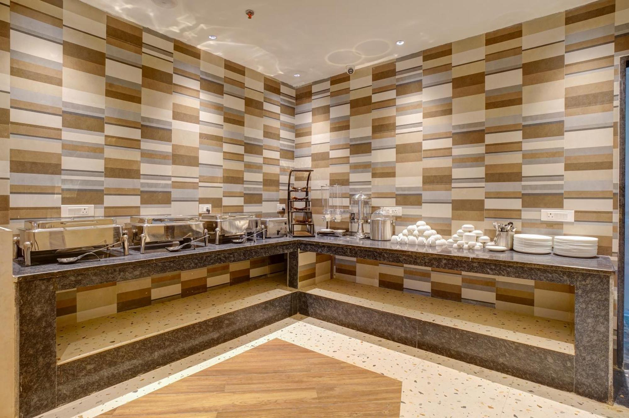 Iva Premium Delhi Airport With Airport Drop Ξενοδοχείο Νέο Δελχί Εξωτερικό φωτογραφία